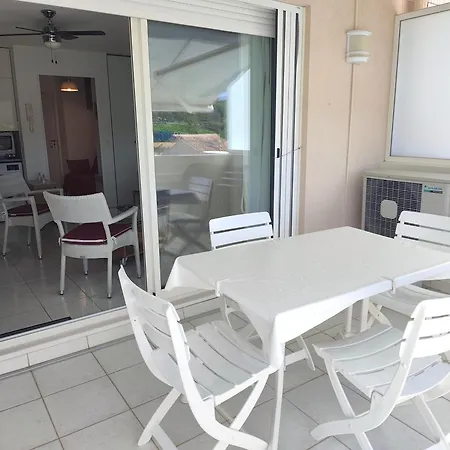 Tres Beau 28m2 Dans De Standing Avec Piscine Le Lavandou